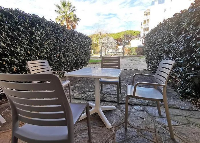 2 Pers. Jardin, Parking & Clim A 10m - Fr-1-803-10 * Le Lavandou