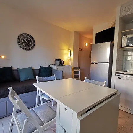 En Rez-de-jardin, 2 Couchages, A 10m De La Du Lavandou, Parking, Clim, Tennis. - Fr-1-803-10 *